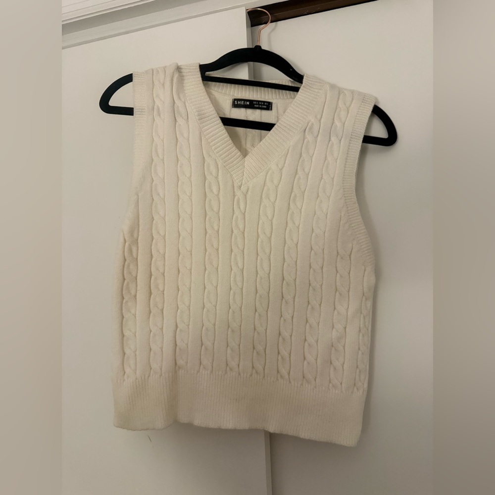 SHEIN White Knitted sweater vest